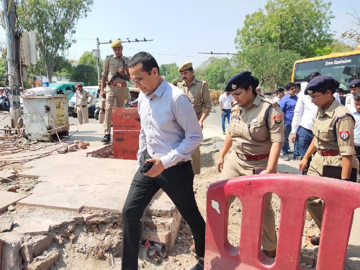 कमिश्नर और डीसीपी ट्रैफिक के साथ टाटमिल और रामादेवी चौराहे का किया निरीक्षण।