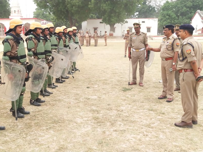 SP inspected the police line, told the methods of riot control in civic ...