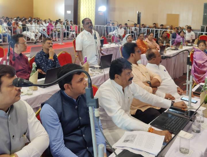 बजट पर चर्चा के दौरान अपनी बात रखते लालबहादुर वर्मा।