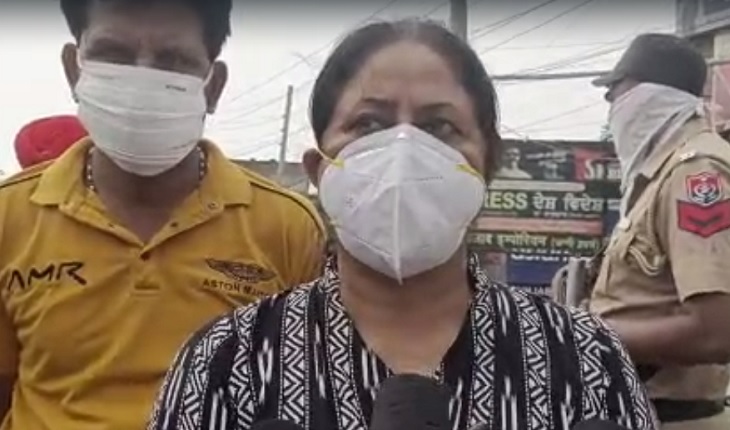 विधायक राजिंदर कौर छीना ने बताया कि जिस इमारत में हादसा हुआ, वहां दूध का बूथ है। जो भी व्यक्ति दूध लेने के लिए आया बेसुध हो गया।