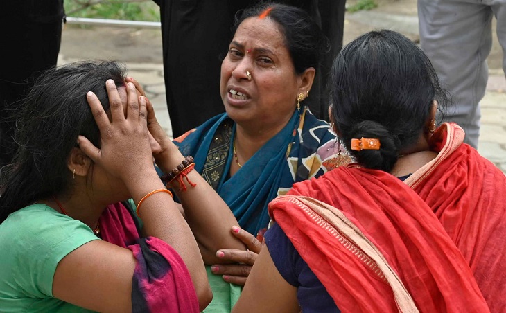 सिविल अस्पताल में पहुंचे मृतकों के परिजनों को रो-रोकर बुरा हाल है।