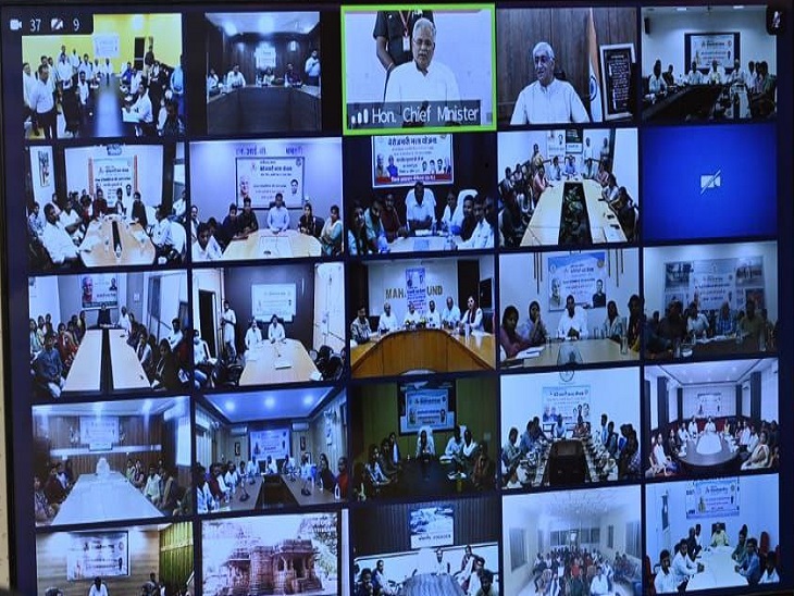 बेरोजगारी भत्ता के लाभार्थियों से बात करते मुख्यमंत्री - Dainik Bhaskar