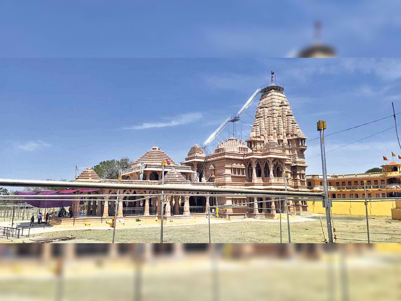 बिना चंदा उगाहे आस्था से बन गया 18 करोड़ का होली हनुमान मंदिर 18