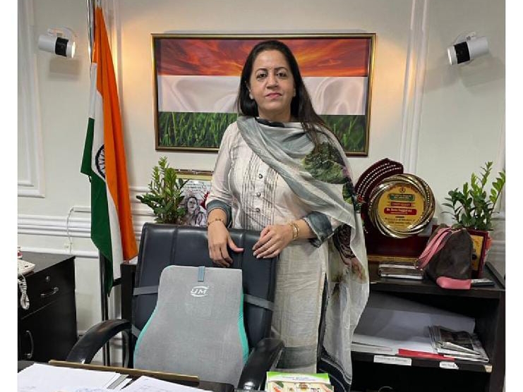 DC डॉ. सेनू दुग्गल ने स्टाफ से लोगों के प्रति नरम रहने की भी अपील की।