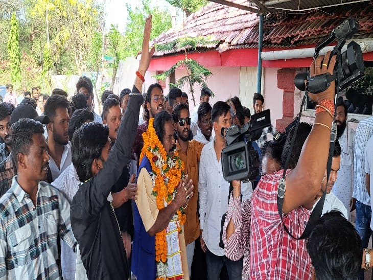 दो दिन बाद घर लौटे तो साय का स्वागत हुआ।