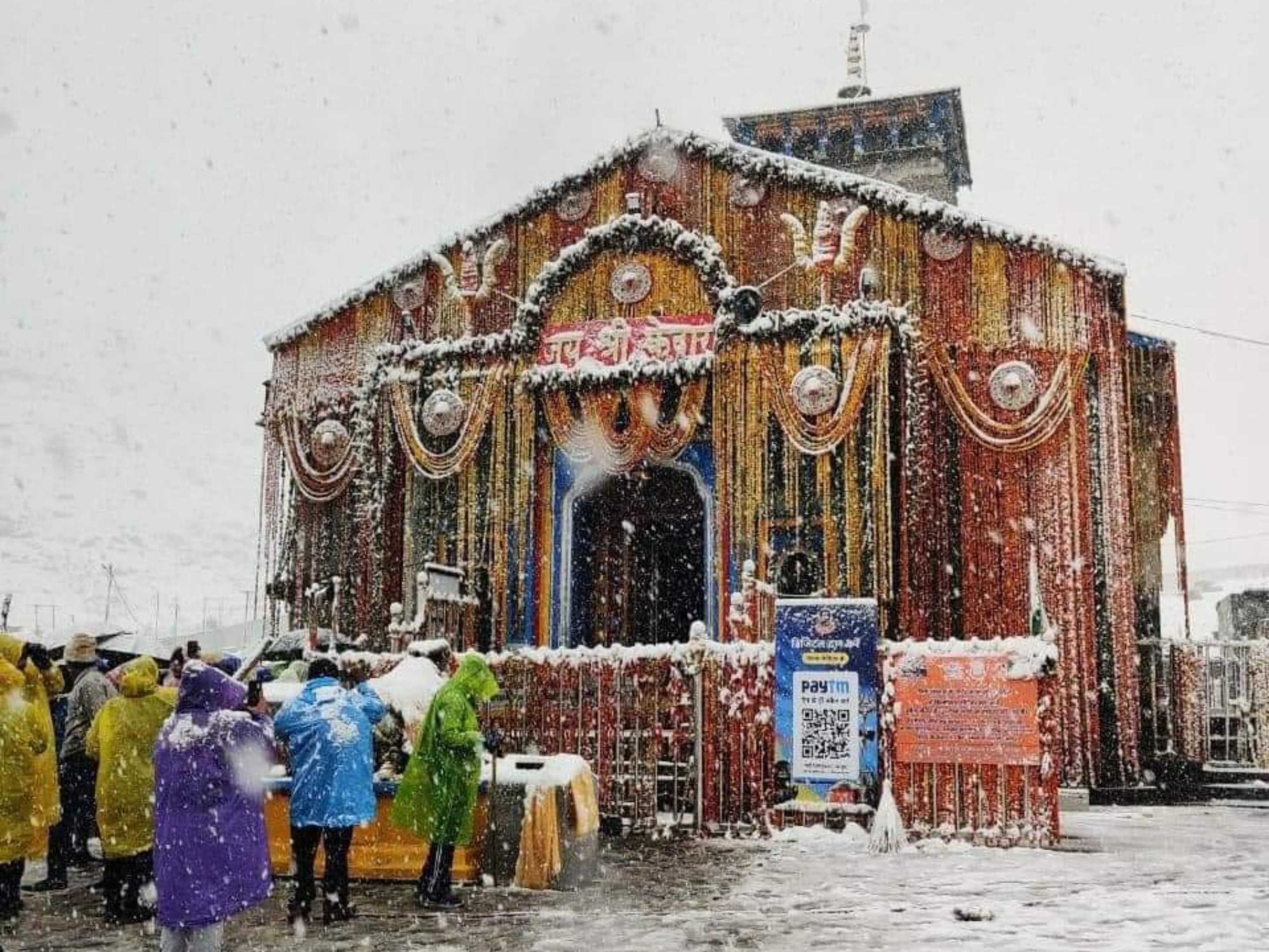 Due to snowfall in Uttarakhand, the Char Dham Yatra has been stopped for the time being.