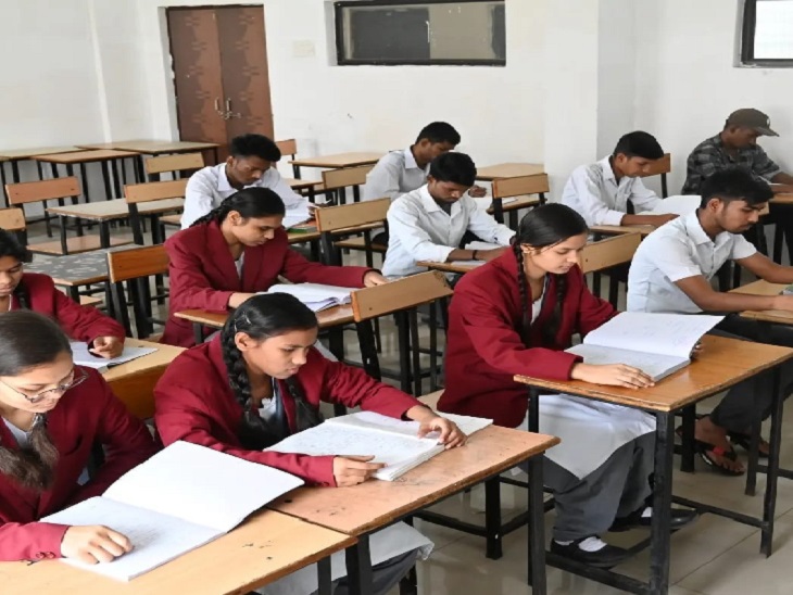 अब JEE एडवांस की तैयारी में जुट गए हैं स्टूडेंट्स।