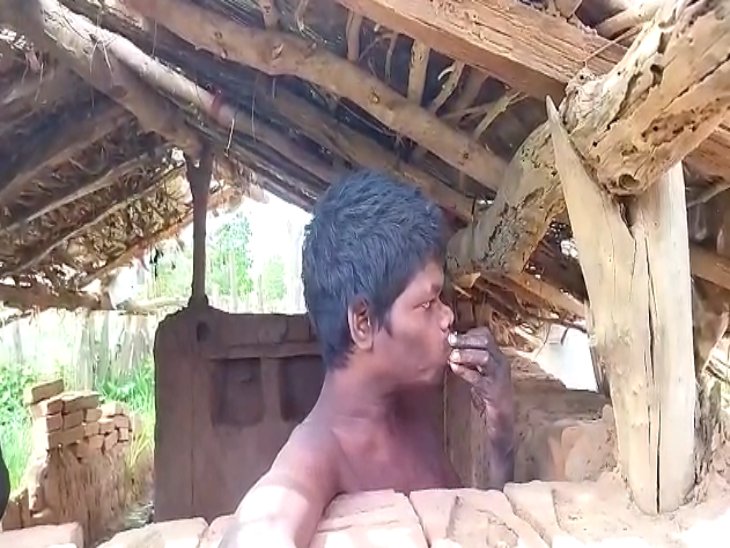भुंजिया जनजाति का 30 वर्षीय युवक महेश नेताम।
