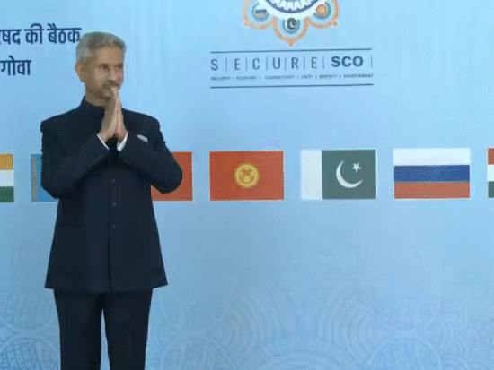 SCO बैठक के दूसरे दिन शुक्रवार को गोवा की राजधानी पणजी में विदेश मंत्री एस जयशंकर (बाएं) और पाकिस्तान के विदेश मंत्री बिलावल भुट्टो।