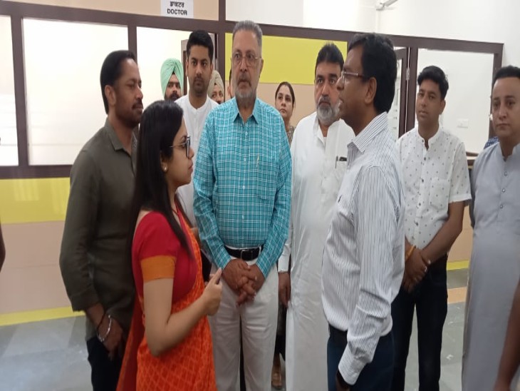 मौके का जायजा लेते सेहत मंत्री डा बलबीर, डीसी सुरभि मलिक - Dainik Bhaskar