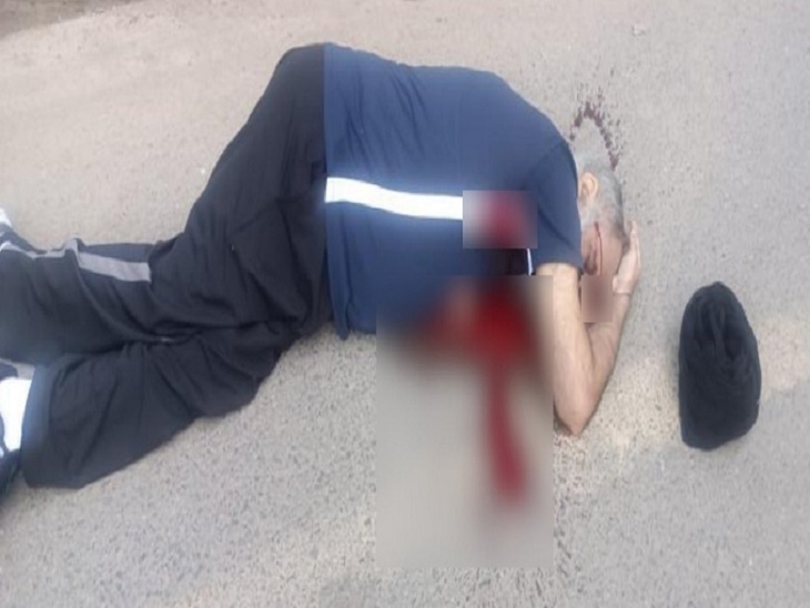 Khalistani terrorist Paramjit Singh Panjwad's body lying on the road after the attack in Lahore on Saturday morning.  This photo of Panjvad was tweeted by an Australian media house.