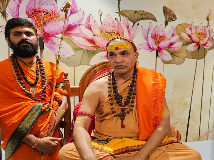 शंकराचार्य अविमुक्तेश्वरानंद सरस्वती दुर्ग पहुंचे थे।