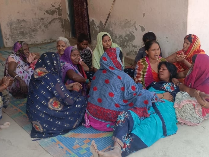 मुकेश के परिजन हुए बदहवास