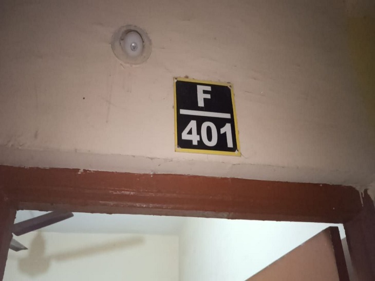 वह फ्लैट जहां पर लगाई युवक ने फांसी