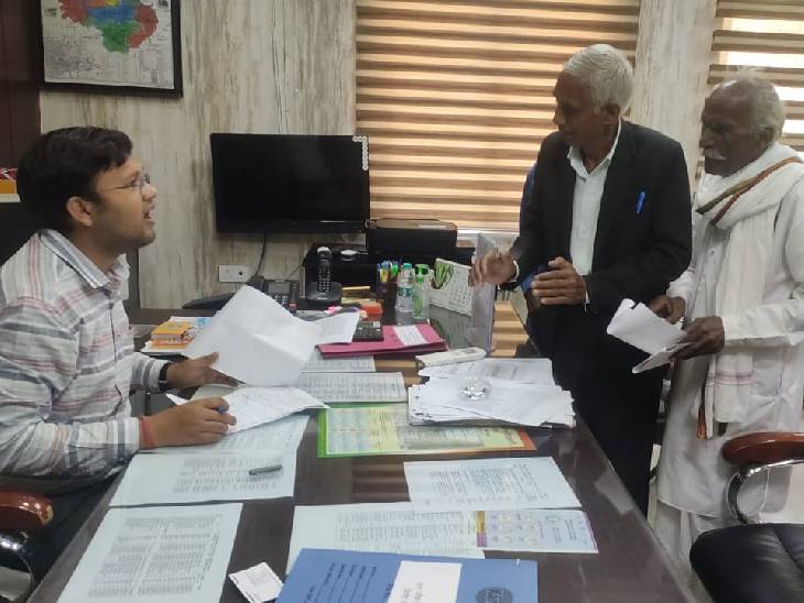 जो लोग CDO गौरव कुमार के पास खुद आते हैं, उनकी भी मदद की जा रही है।