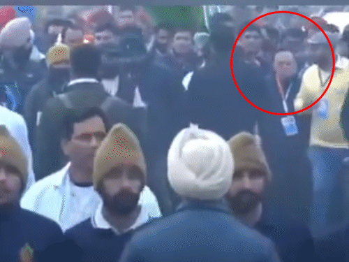 सांसद संतोख सिंह चौधरी को राहुल गांधी की भारत जोड़ो यात्रा में पैदल चलते हुए हार्ट अटैक आ गया था। जिसके बाद वह नीचे गिर पड़े और अस्पताल पहुंचने पर उन्हें मृत घोषित कर दिया गया।