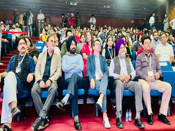 यशपाल, विनय पाठक, मलकीत रौनी, बाल मुकुंद शर्मा, राकेश बेदी, जसविंदर भल्ला, बीनू ढिल्लों और राजेंद्र गुप्ता। - Dainik Bhaskar