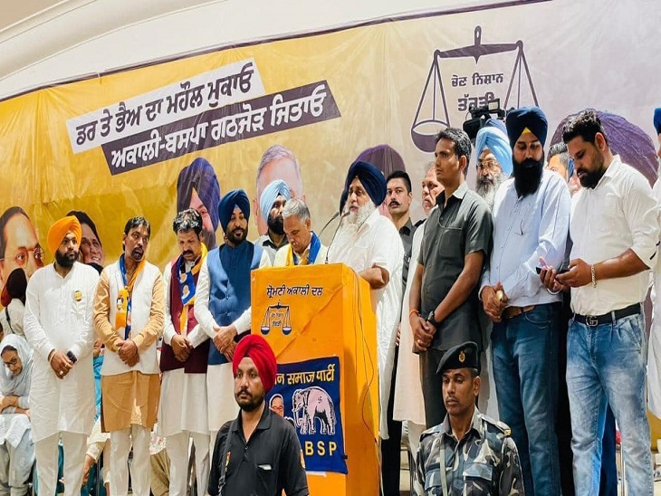 जालंधर में रैली को संबोधित करते सुखबीर बादल।