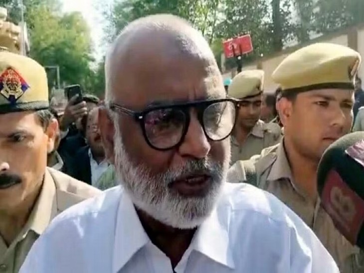 Atiq's lawyer Khan Shaulat again in police custody Prayagraj police is ...