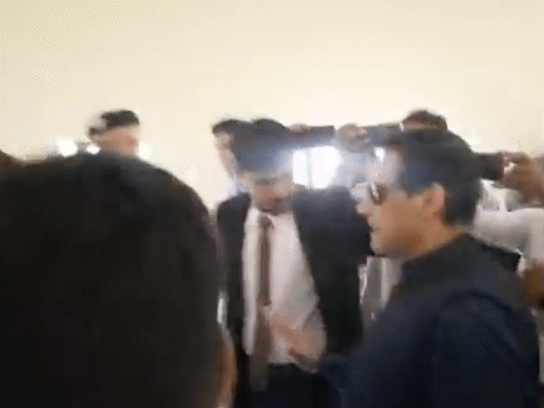 पाकिस्तान के सुप्रीम कोर्ट ने इमरान खान को तुरंत रिहा करने के आदेश दिए।