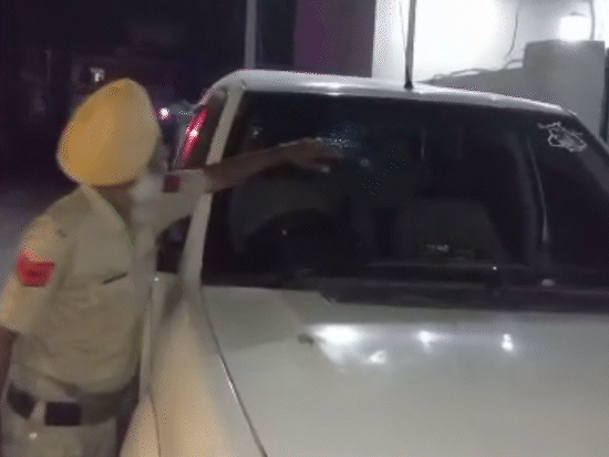 NRI की गाड़ी पर गोलियों के निशान। - Dainik Bhaskar