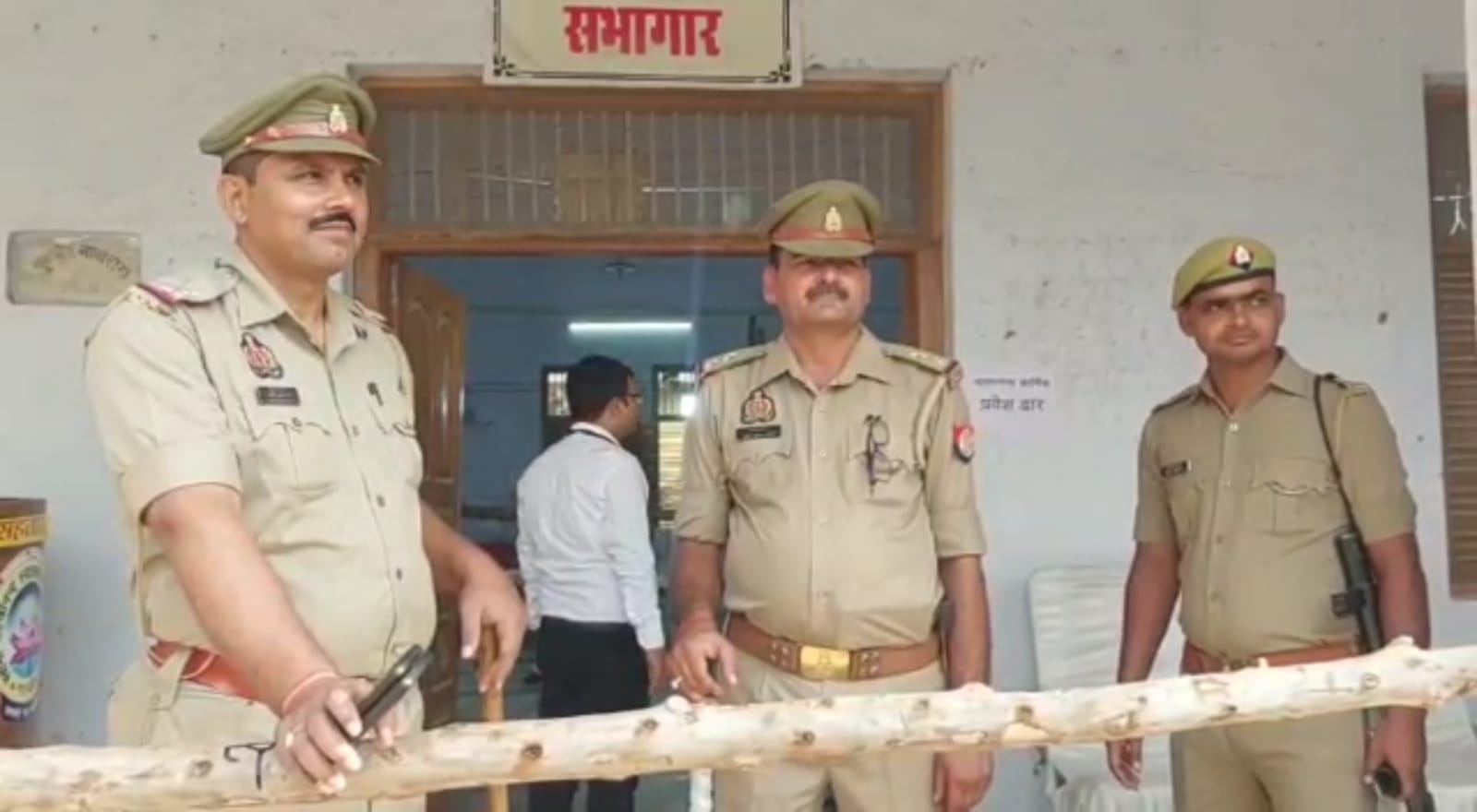 गाजीपुर में मतगणना स्थलों पर पुलिस प्रशासन अलर्ट है।