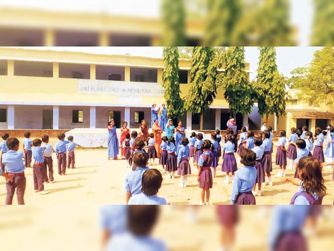 People took a pledge for cleanliness during cleanliness fortnight ...