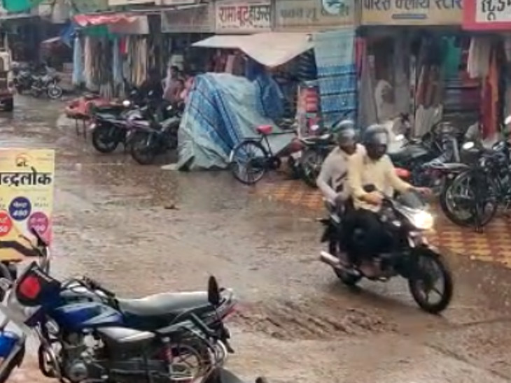 बीकानेर में शनिवार को हुई बारिश के बाद लोगों को गर्मी से राहत मिली।