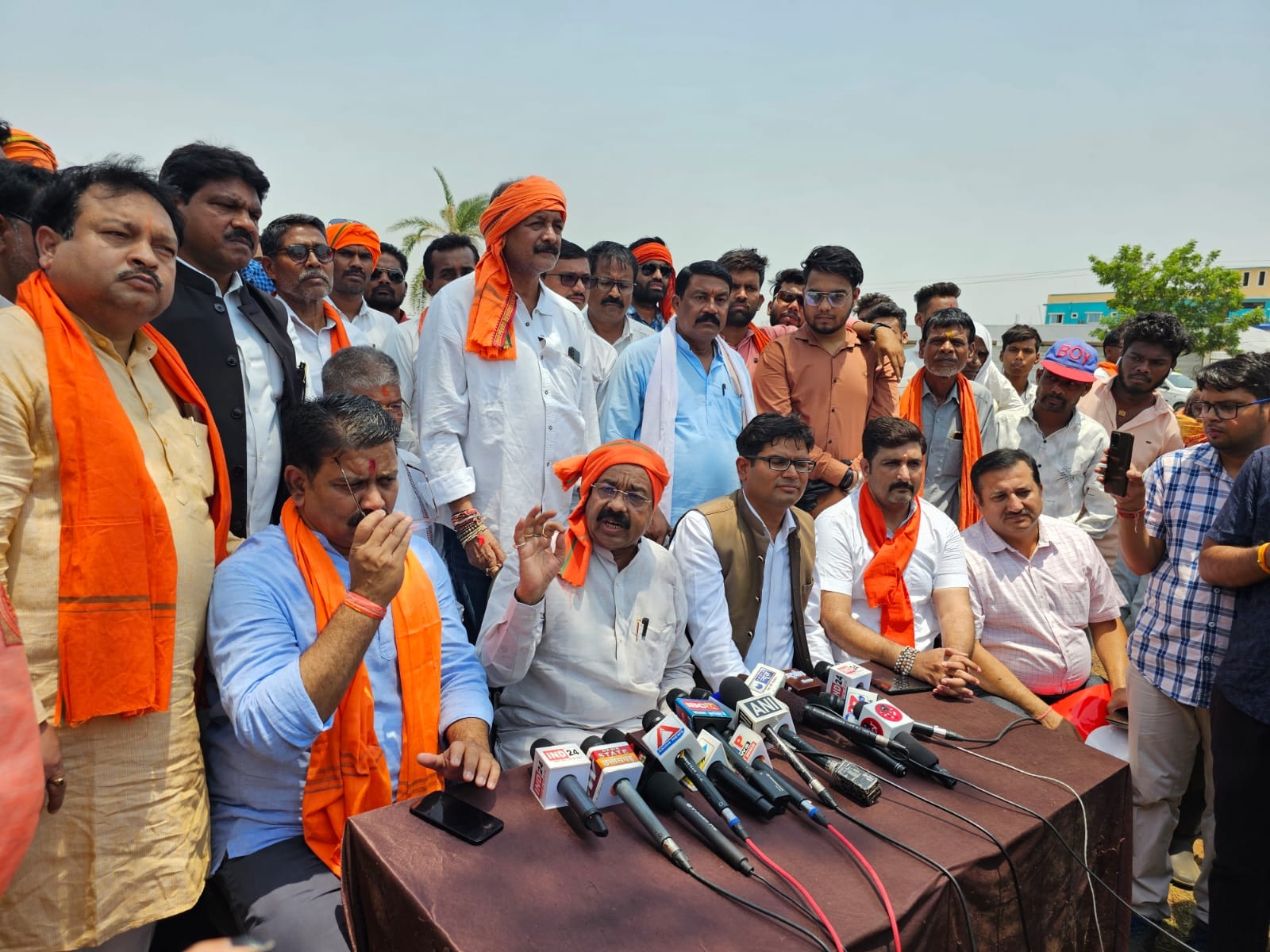 बीजेपी प्रदेश अध्यक्ष ने पत्रकारों से चर्चा की।