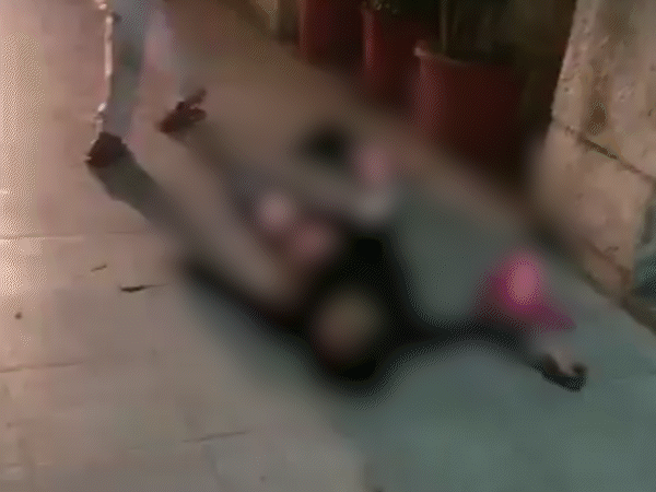 गुरुद्वारा परिसर में पड़ा महिला का शव। - Dainik Bhaskar