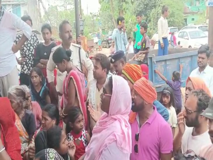 लोगों ने महापौर और सांसद को जमकर सुनाई खरीखोटी।