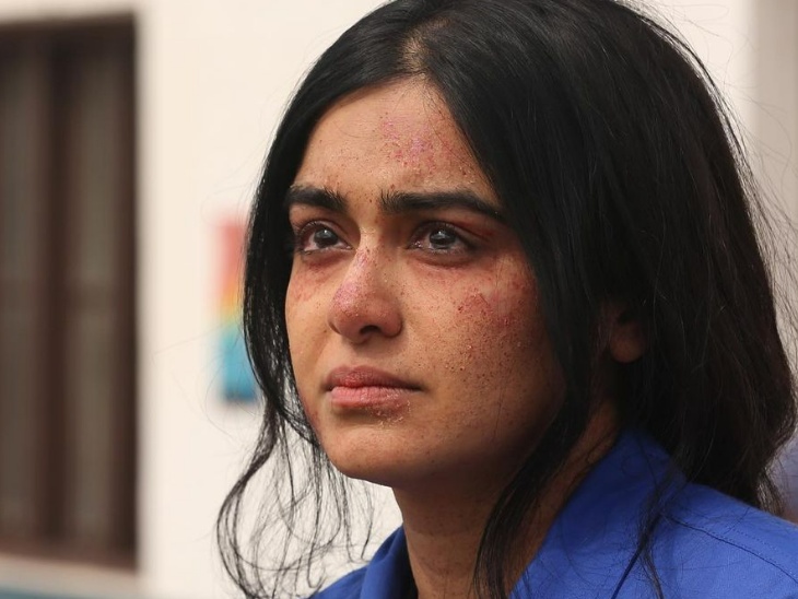 अदा का कहना है कि चेहरा डरावना लगे इसके लिए वो घंटो तक मेकअप करती थीं। मेकअप के जरिए उनके चेहरे पर चोट के निशान दिखाए जाते थे।