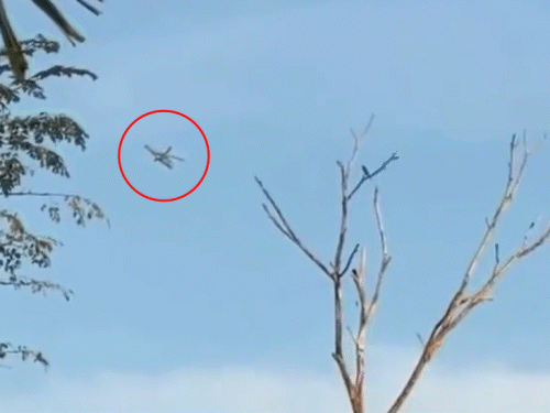 तस्वीर म्यांमार के तोंग काले गांव में सेना की एयरस्ट्राइक की है। (फाइल फोटो)