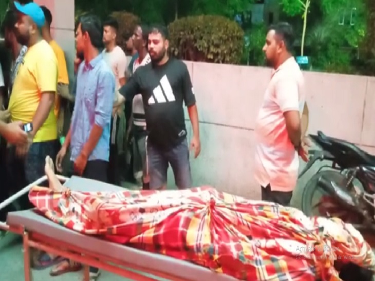 पोस्टमार्टम के लिए रखा शव।