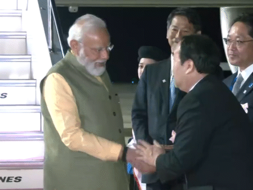 तस्वीर शुक्रवार को G7 की बैठक के लिए जापान के हिरोशिमा शहर पहुंचे पीएम मोदी की है।