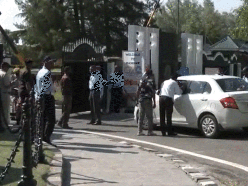 जी20 बैठक से पहले पूरे श्रीनगर में सुरक्षा का पुख्ता इंतजाम किया गया है। पूरे इलाके में बड़ी संख्या में सैन्यबल तैनात किया गया है।