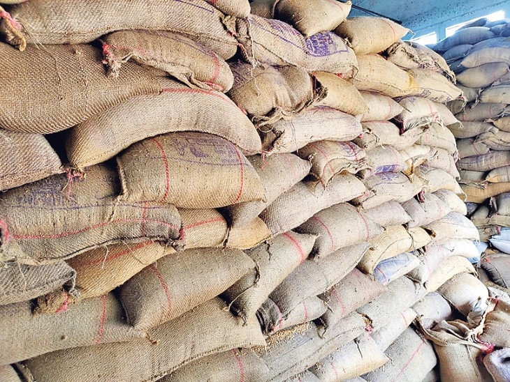 पैसे लिए, लेकिन नहीं की माल की सप्लाई।