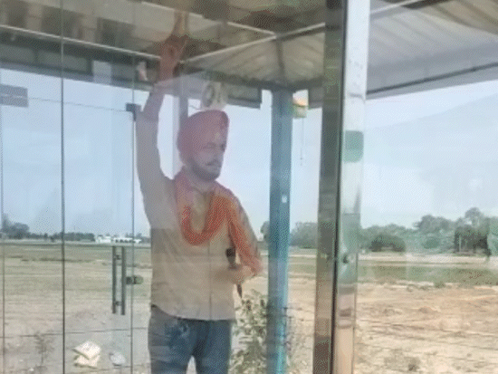 सिद्धू मूसेवाला की बरसी पर श्रद्धांजलि देने पहुंच रहे फैंस। - Dainik Bhaskar