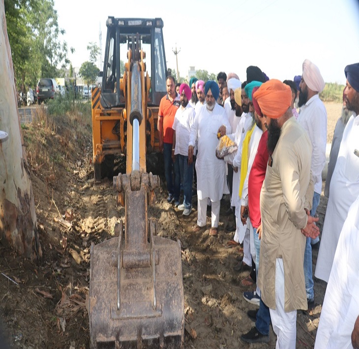 गांव करहाली साहिब में छपड़ के नवीनीकरण का उद्घाटन करते कैबिनेट मंत्री जौड़ामाजरा
