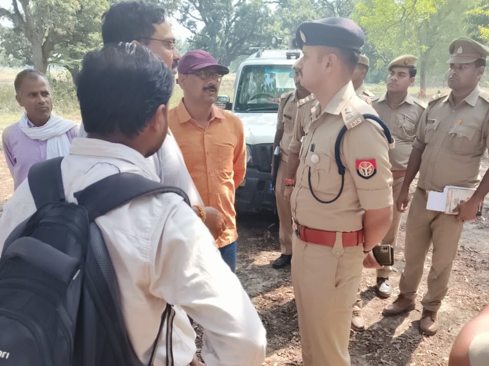 पुलिस ने मौके पर पहुंचकर घटनास्थल की जांच पड़ताल की। साथ ही फॉरेंसिक टीम ने मौके से साक्ष्यों को भी इकट्ठा किया है।