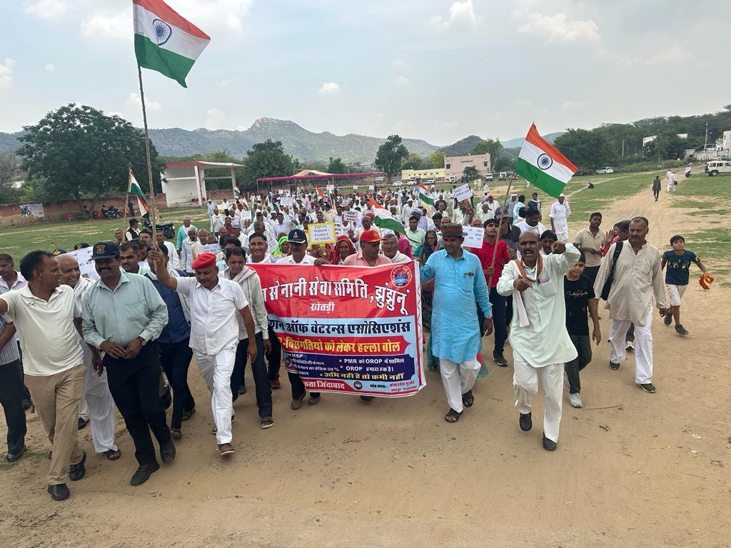 Exservicemen demonstrated, gave memorandum to open CSD canteen and