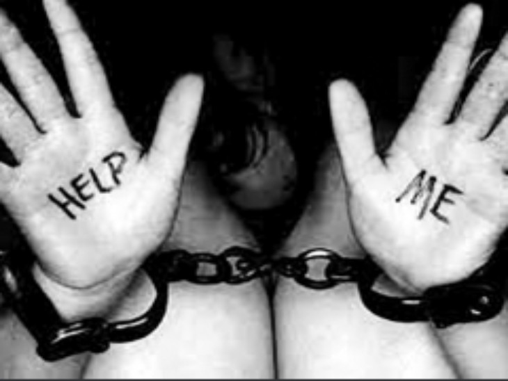 महिलाओं से ट्रेवल एजेंटों ने की धोखाधड़ी - Dainik Bhaskar