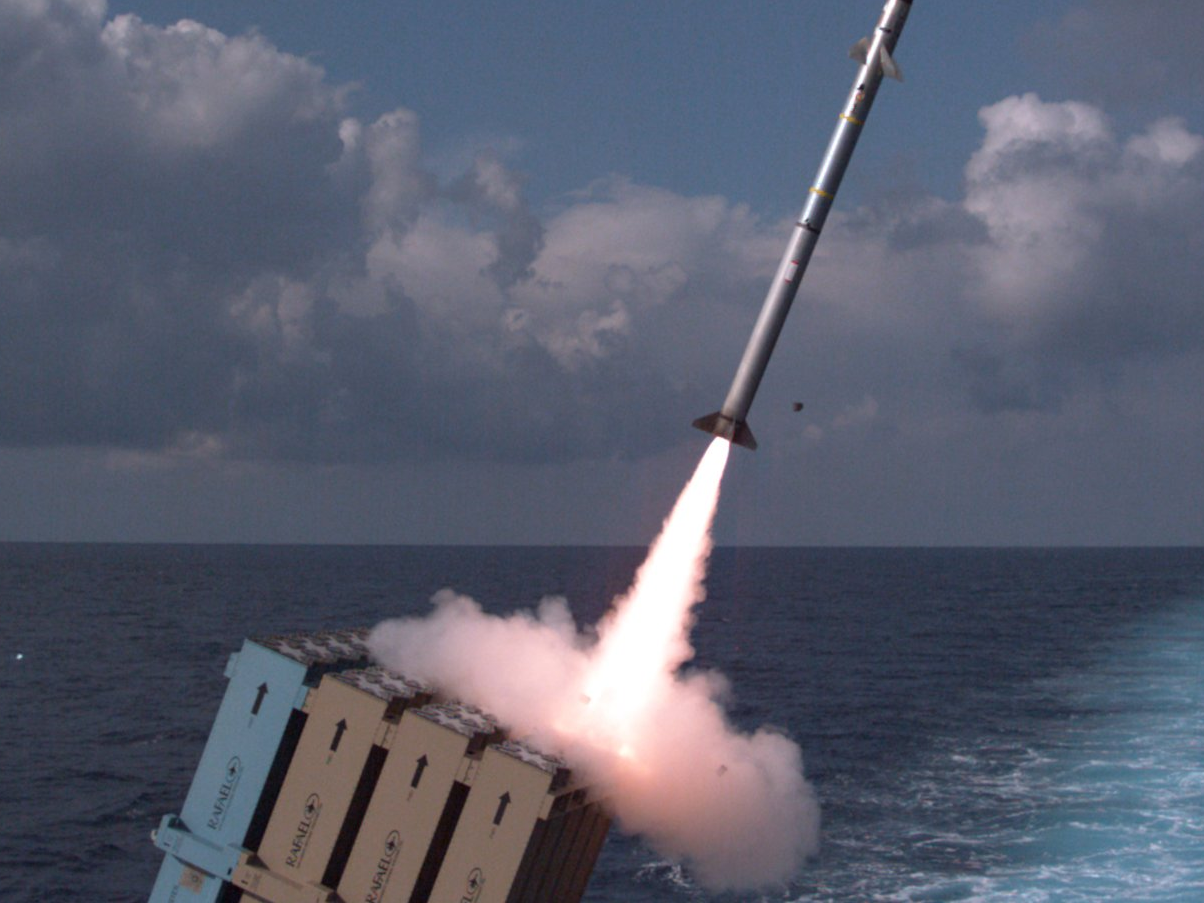 इजराइल की डिफेंस मिनिस्ट्री ने सी-डोम की यह इमेज जारी की है।