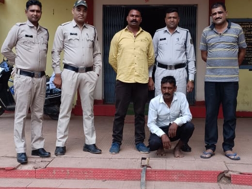 आरोपी गिरफ्तार, हमले में इस्तेमाल तलवार को भी जब्त किया गया।