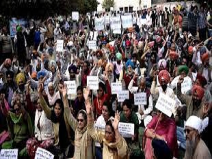 पंजाब को पहली व प्रशासकीय भाषा का दर्जा दिलाने के लिए किए गए विरोध प्रदर्शन की फाइल फोटो। - Dainik Bhaskar