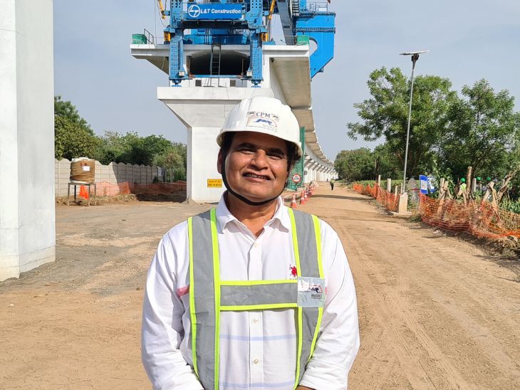 चीफ प्रोजेक्ट मैनेजर प्रदीप अहिरकर, इनके जिम्मे अहमदाबाद से वडोदरा तक का काम है।