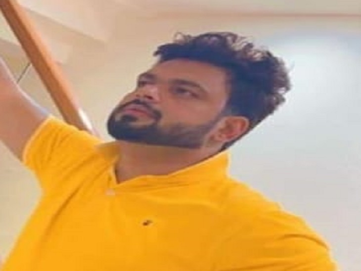 ट्रेवल एजेंट नीतिश घई। - Dainik Bhaskar