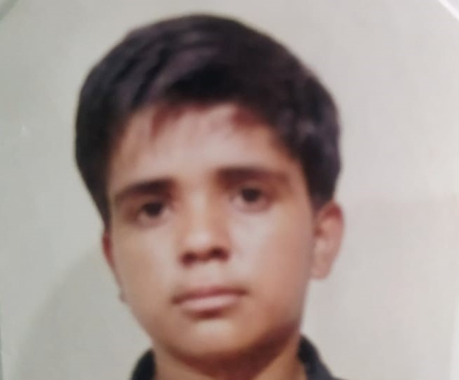 बीकानेर में नापासर के सत्यम एसीए सीनियर सैकंडरी स्कूल के रोहित ने 93.67 परसेंट अंक प्राप्त किए हैं।