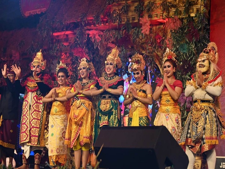 बाली से आए कलाकारों की प्रस्तुति ने सभी को हैरान किया।