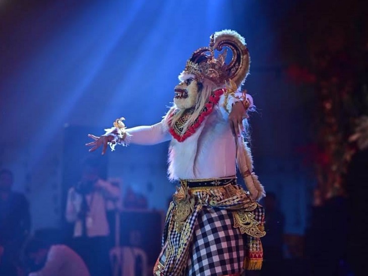 हनुमान जी का किरदार निभाता इंडोनेशिया का कलाकार।